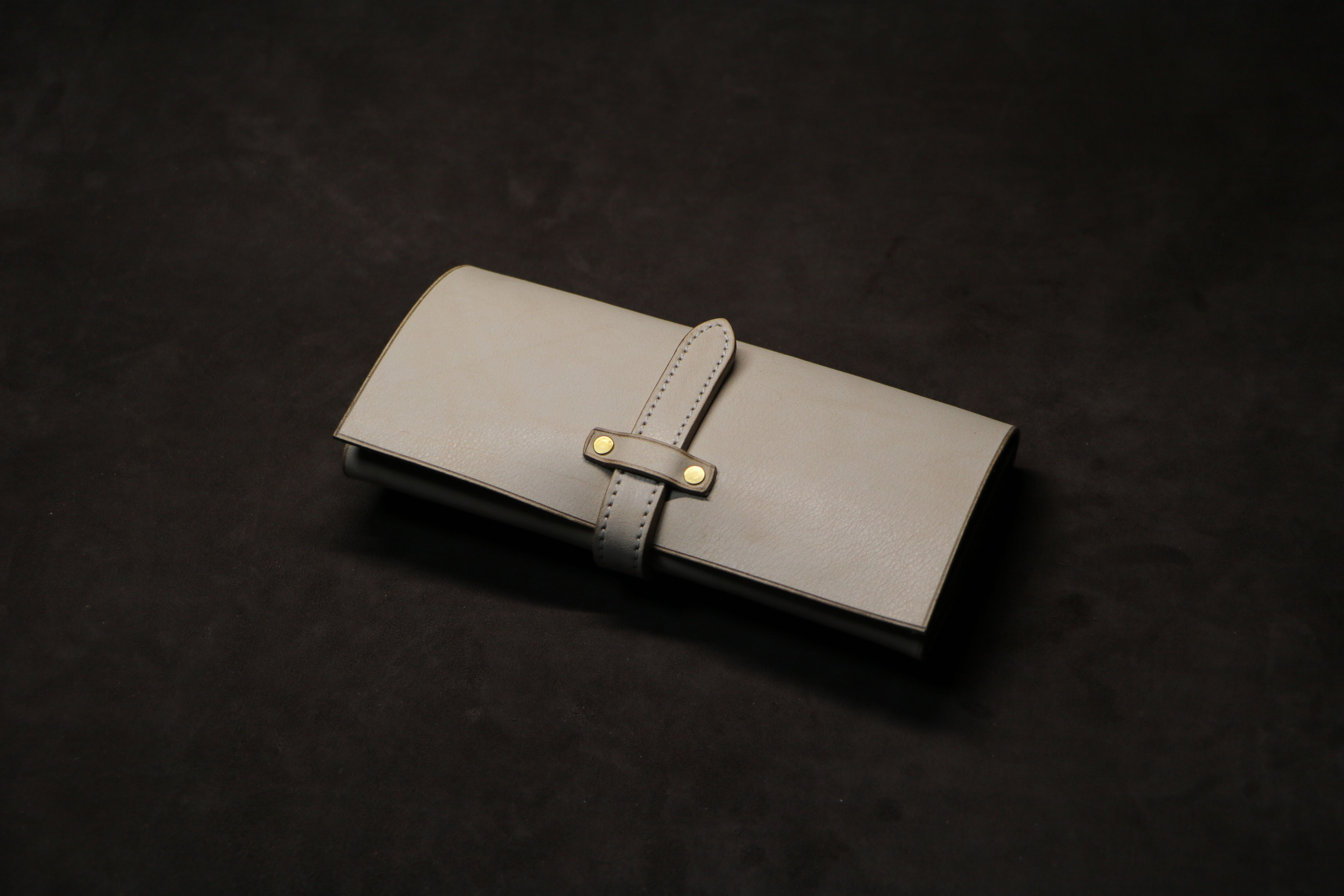 【ベルト留め長財布】アラスカレザー アイボリー EA-020