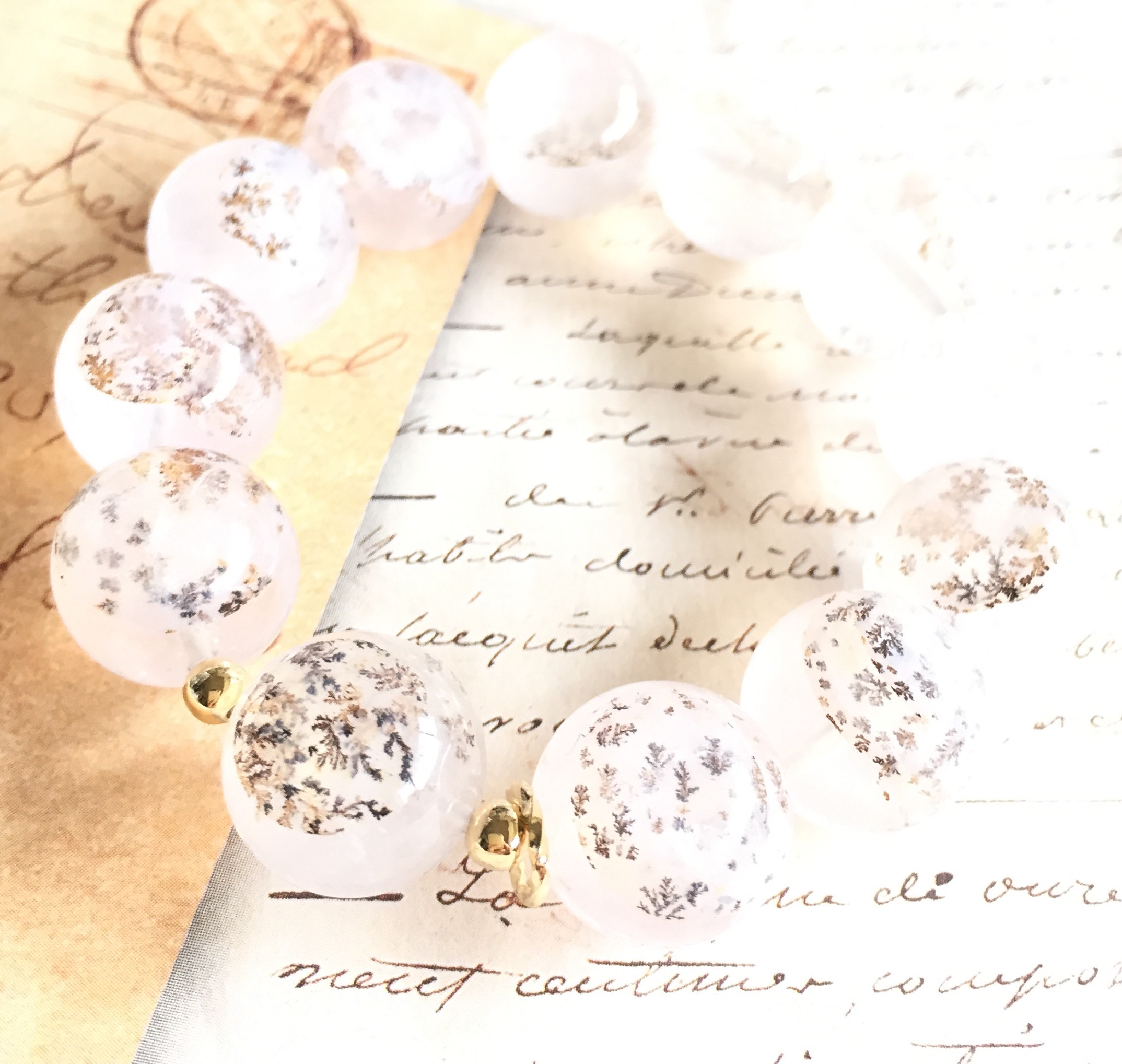 人智を超えた宇宙意識の声と風に包まれる✴︎ふんわりミルキー✴︎レトロな風合いがカワイイ✴︎天眼デンドリックローズクォーツ