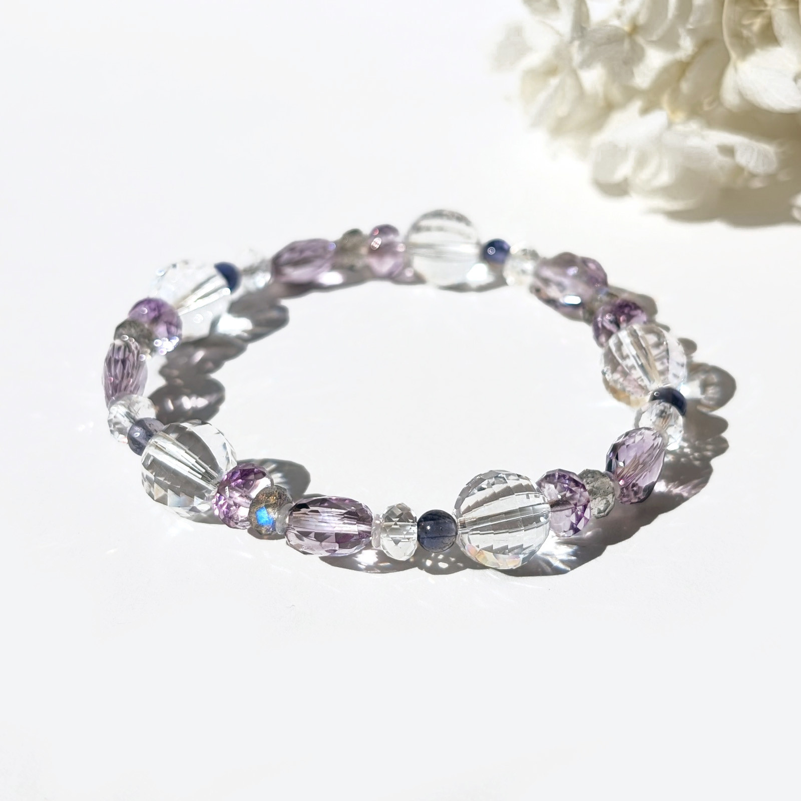 Hanakanmuri／一点もの 水晶×アメジスト×アイオライト 花かんむりブレスレット