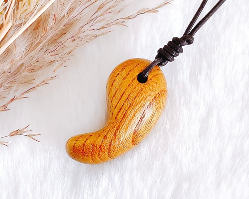 縁起木の勾玉ネックレス（欅） ネックレス・ペンダント 森土産 通販