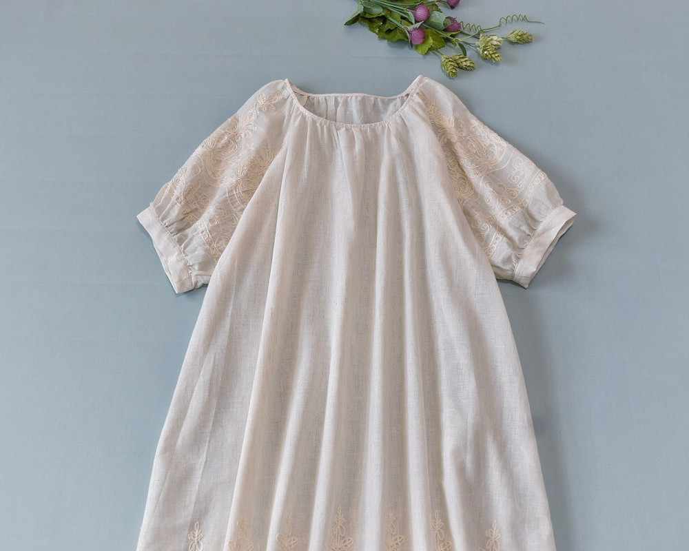 コットン100％刺繍付きシンプルな大人可愛い半袖ワンピース♪