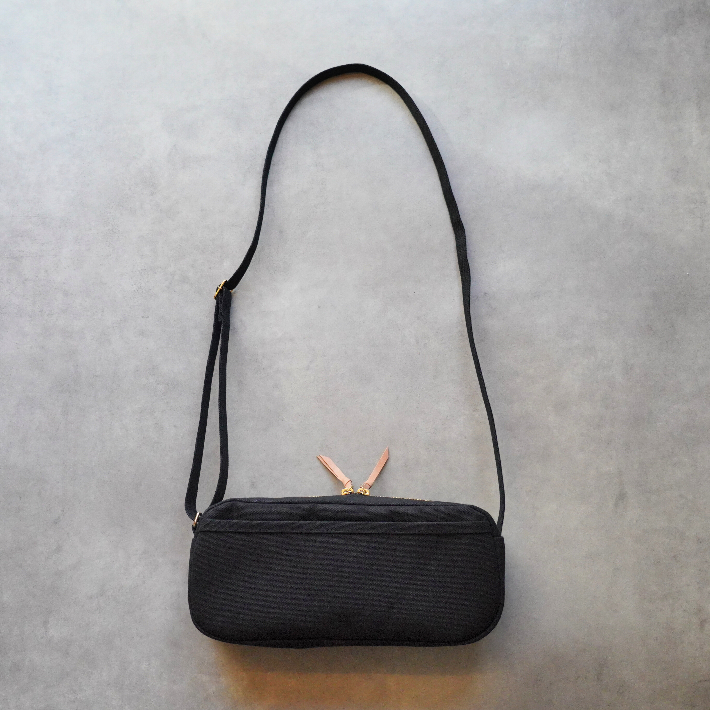 【NEW】国産帆布　たっぷりマチの横長ポシェット　ブラック