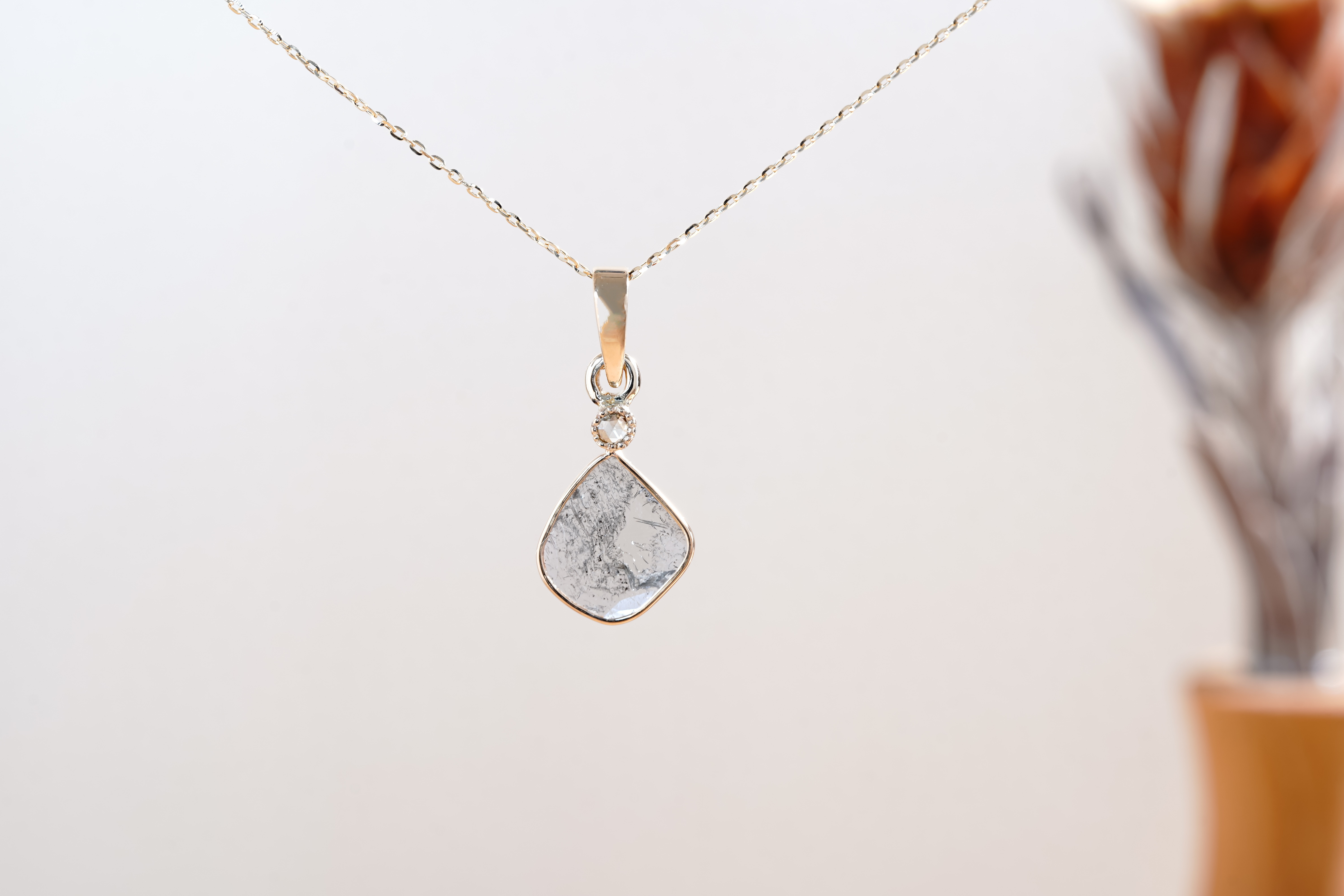 K18/K10YG 『天然のアート』スライスカット 天然ダイヤモンド ペンダント