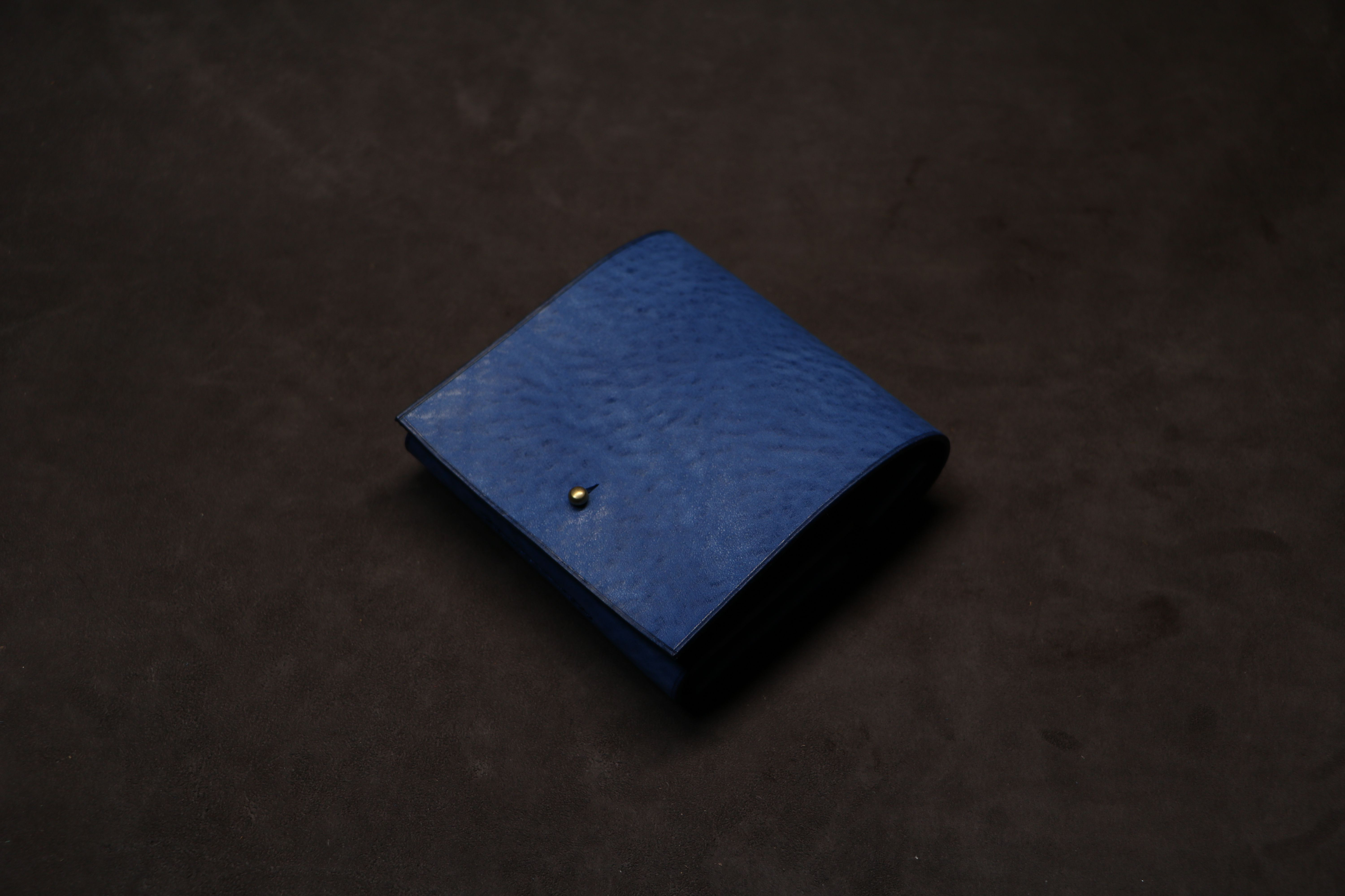 【ギボシ留めハーフウォレット】アラスカレザー ブルー ED-017