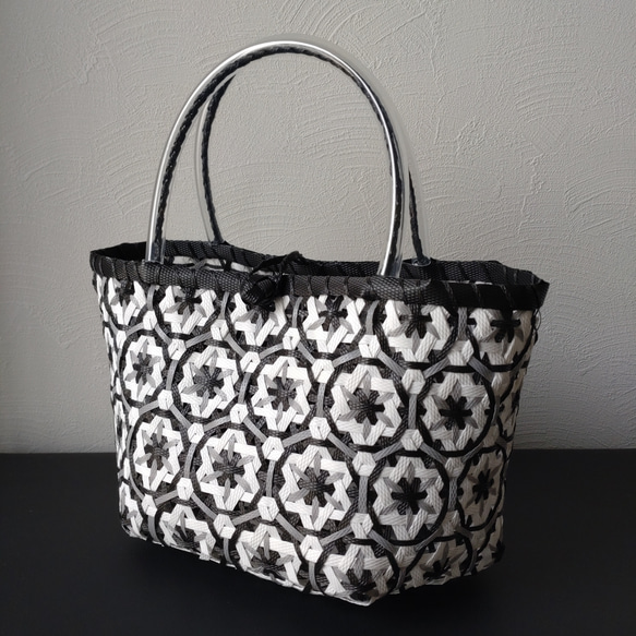 受注生産】PPバンド かごバッグ 花まる編み 黒×白×グレー プラカゴ