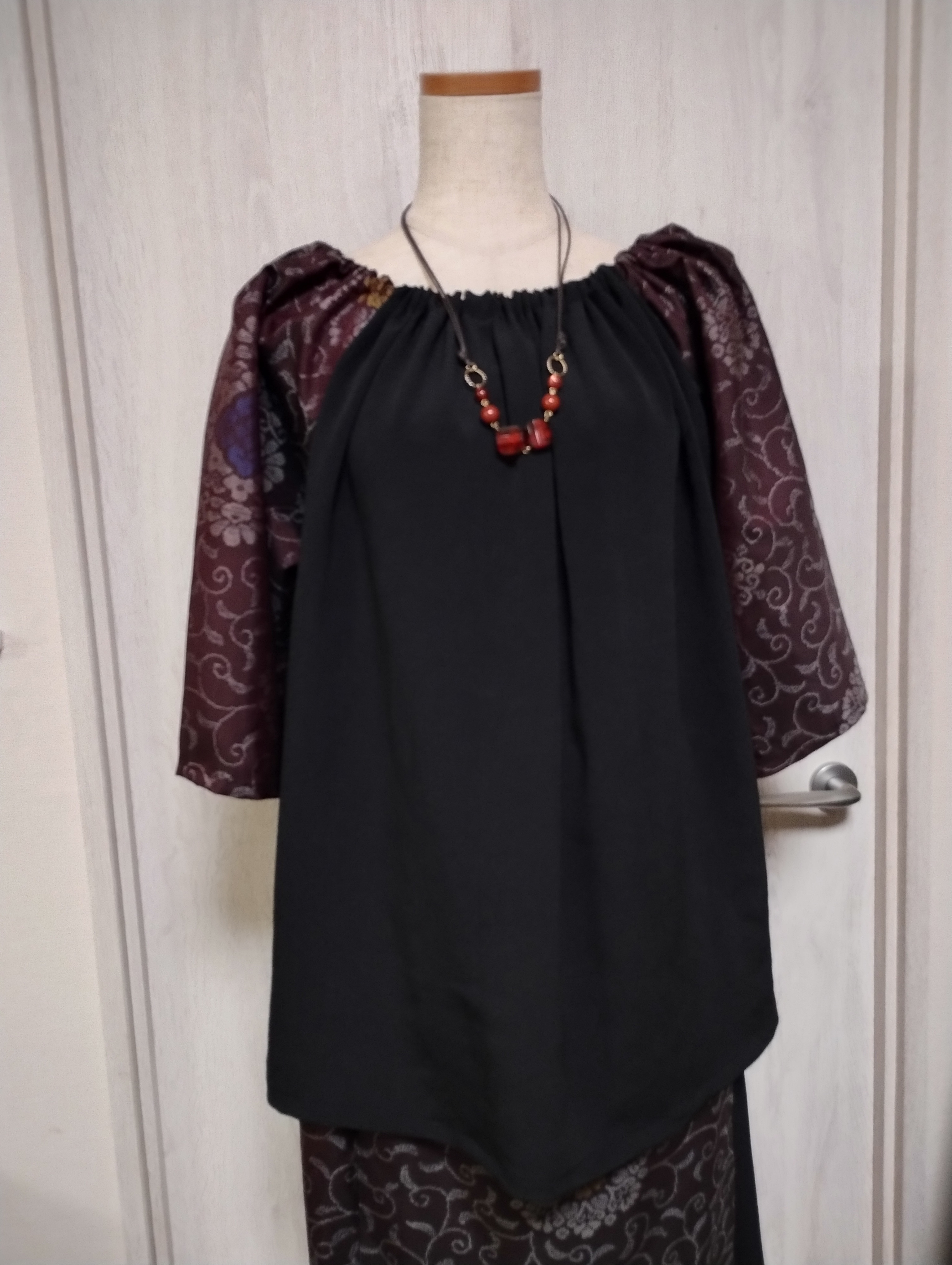 大島紬と黒着物のラグランスリーブブラウス 着物リメイク