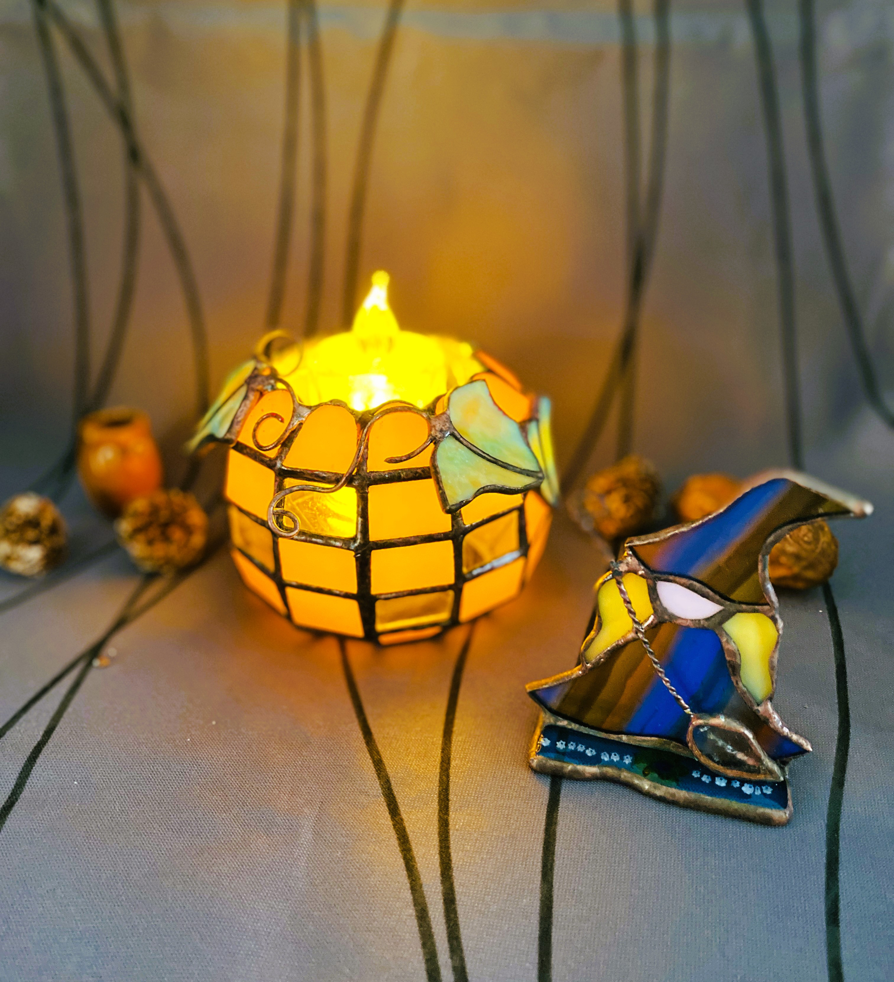 カボチャのキャンドルホルダーと魔女　ステンドグラス