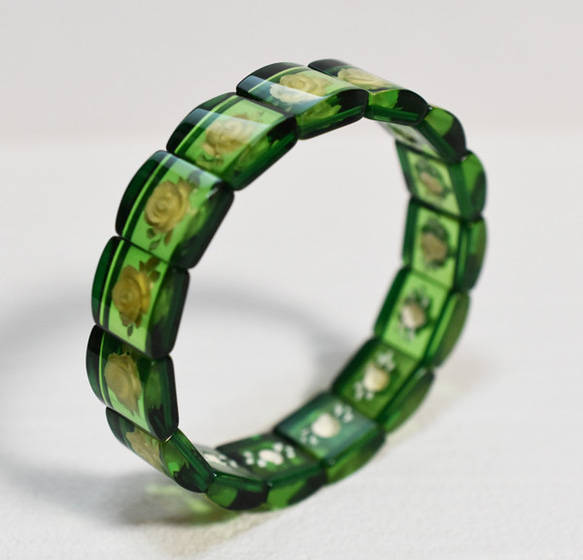 Жリトアニア産天然グリーンアンバー 薔薇 ローズ インタリオ 琥珀 内径17.2㎝ ブレスレット 5枚目の画像