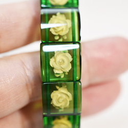 Жリトアニア産天然グリーンアンバー 薔薇 ローズ インタリオ 琥珀 内径17.2㎝ ブレスレット 3枚目の画像