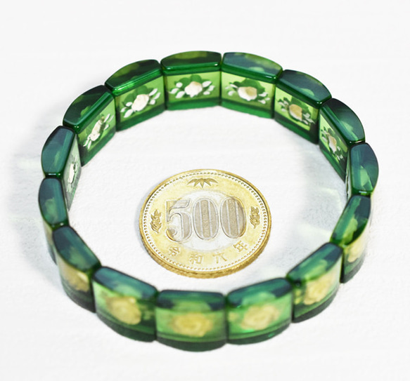 Жリトアニア産天然グリーンアンバー 薔薇 ローズ インタリオ 琥珀 内径17.2㎝ ブレスレット 2枚目の画像