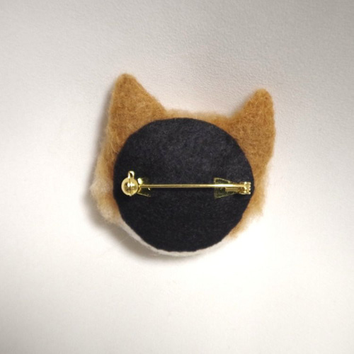 羊毛フェルト 猫のブローチ 茶白猫さん 羊毛フェルト tiny carrot 通販