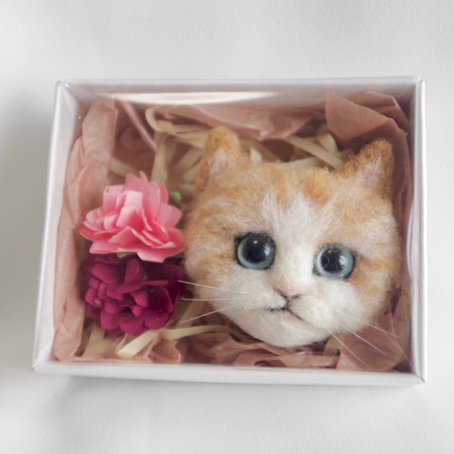 羊毛フェルト 猫のブローチ 茶白猫さん 羊毛フェルト tiny carrot 通販