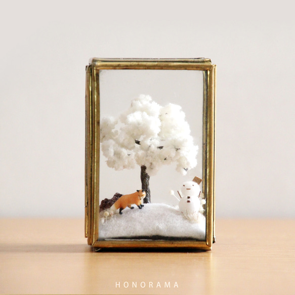 雪遊びのアカキツネ 真鍮フレーム ミニチュア アート 1枚目の画像