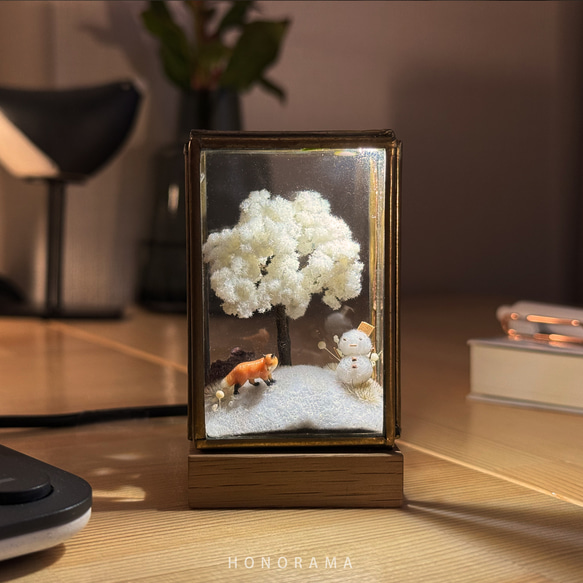 雪遊びのアカキツネ 真鍮フレーム ミニチュア アート 6枚目の画像