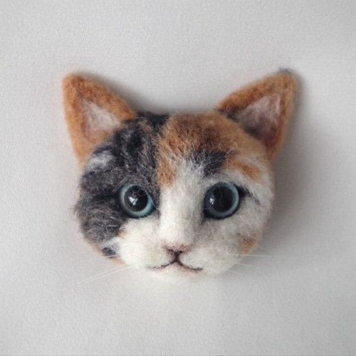 羊毛フェルト 猫 ブローチ 三毛猫 羊毛フェルト tiny carrot 通販