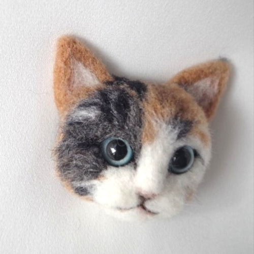 羊毛フェルト 猫 ブローチ 三毛猫 羊毛フェルト tiny carrot 通販