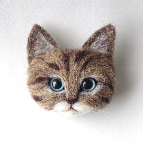羊毛フェルト 猫 ブローチ キジトラ 羊毛フェルト tiny carrot 通販