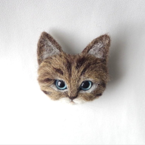 羊毛フェルト 猫 ブローチ キジトラ 羊毛フェルト tiny carrot 通販