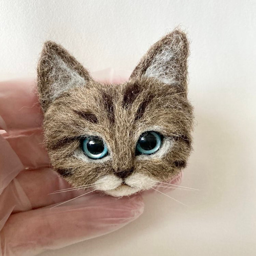 羊毛フェルト 猫 ブローチ キジトラ 羊毛フェルト tiny carrot 通販