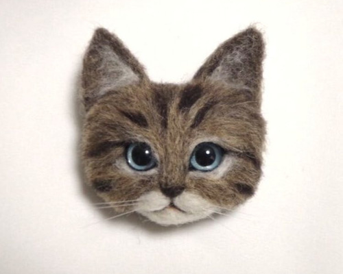 羊毛フェルト 猫 ブローチ キジトラ 羊毛フェルト tiny carrot 通販