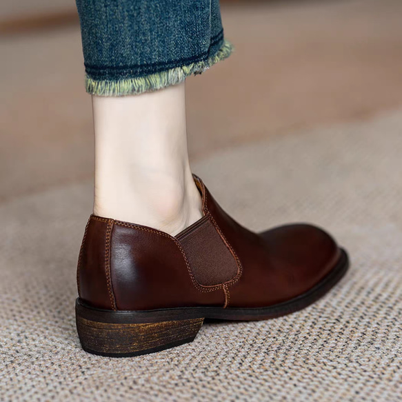 サイドゴアデザインで脱ぎ履きも楽々。サイドゴア スリッポン レザーシューズ フラットシューズ クラシック レトロ 快適 2枚目の画像