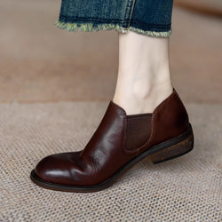 サイドゴアデザインで脱ぎ履きも楽々。サイドゴア スリッポン レザーシューズ フラットシューズ クラシック レトロ 快適 4枚目の画像