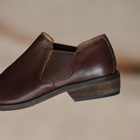 サイドゴアデザインで脱ぎ履きも楽々。サイドゴア スリッポン レザーシューズ フラットシューズ クラシック レトロ 快適 8枚目の画像