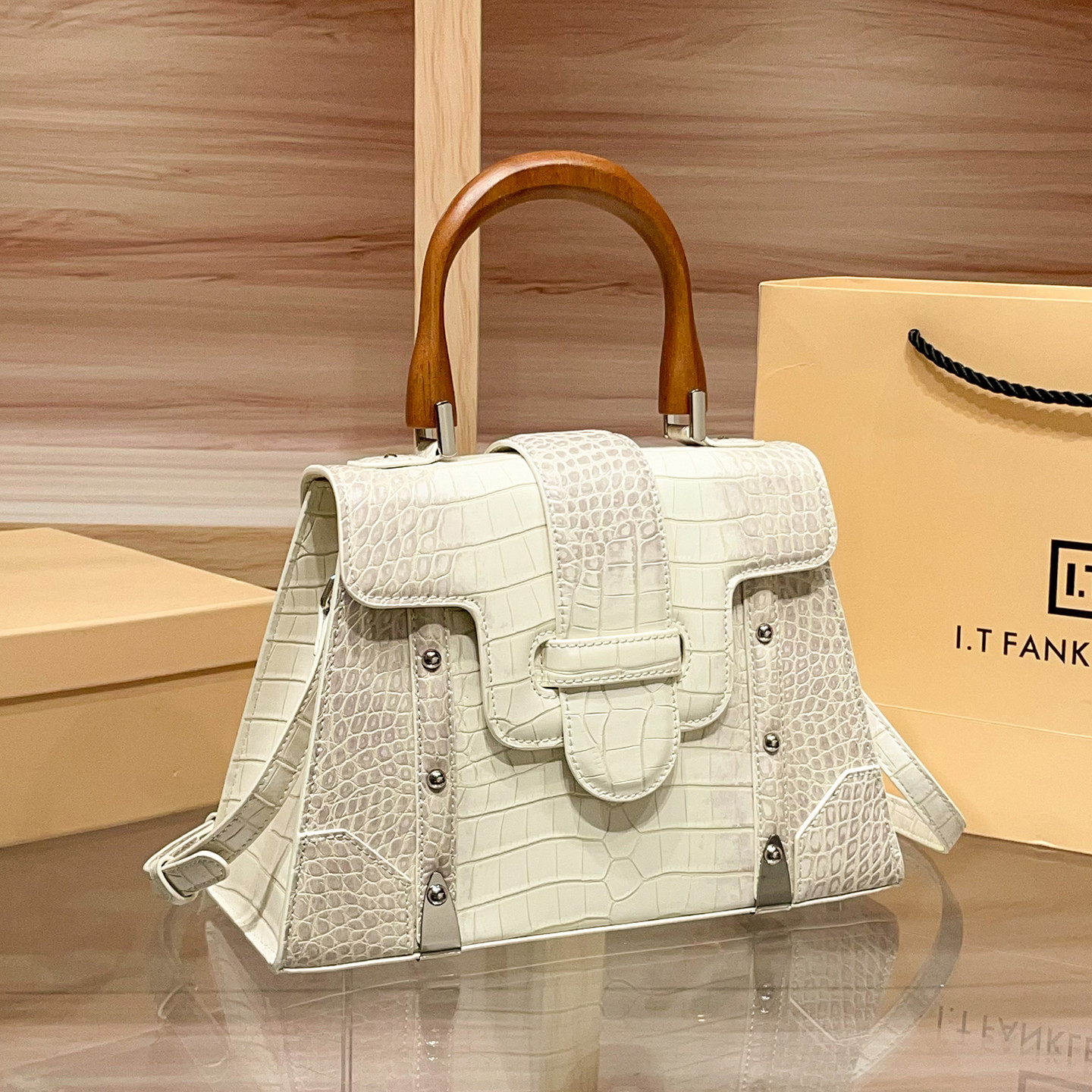 ブランドバッグ2025新モデル大容量本革通勤バッグ高級感ワンショルダーバッグ