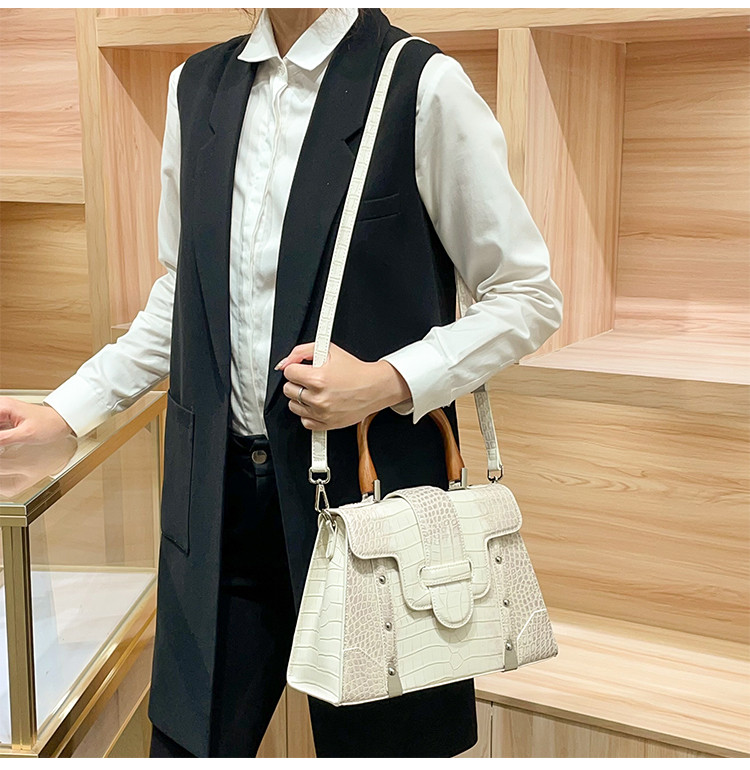 ブランドバッグ2025新モデル大容量本革通勤バッグ高級感ワンショルダーバッグ