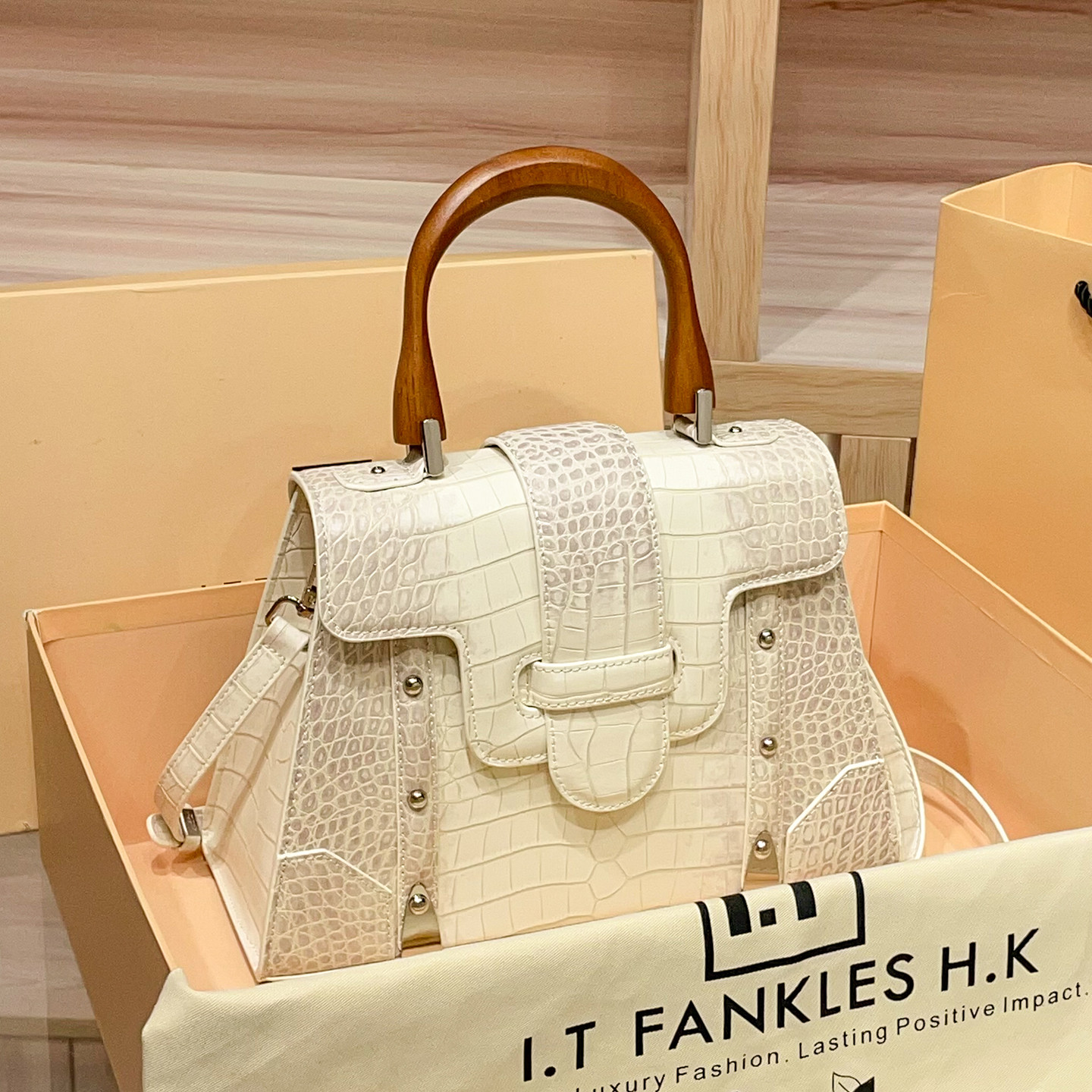 ブランドバッグ2025新モデル大容量本革通勤バッグ高級感ワンショルダーバッグ