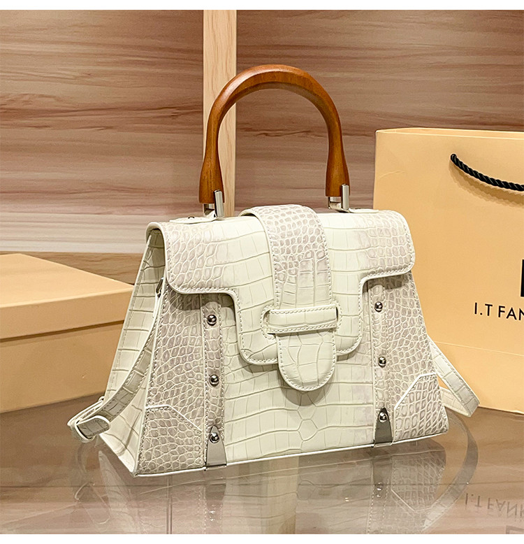 ブランドバッグ2025新モデル大容量本革通勤バッグ高級感ワンショルダーバッグ