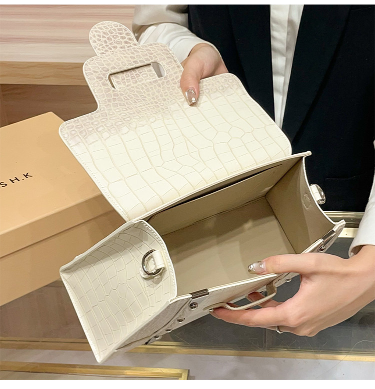 ブランドバッグ2025新モデル大容量本革通勤バッグ高級感ワンショルダーバッグ