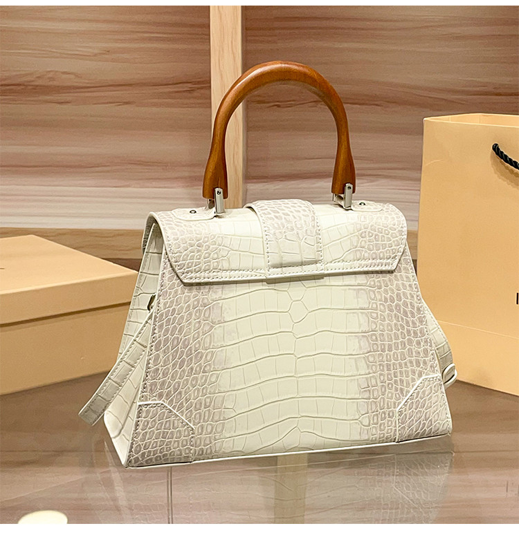 ブランドバッグ2025新モデル大容量本革通勤バッグ高級感ワンショルダーバッグ