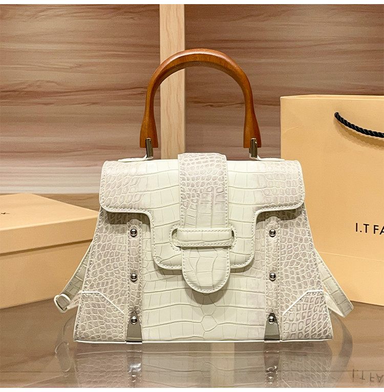 ブランドバッグ2025新モデル大容量本革通勤バッグ高級感ワンショルダーバッグ