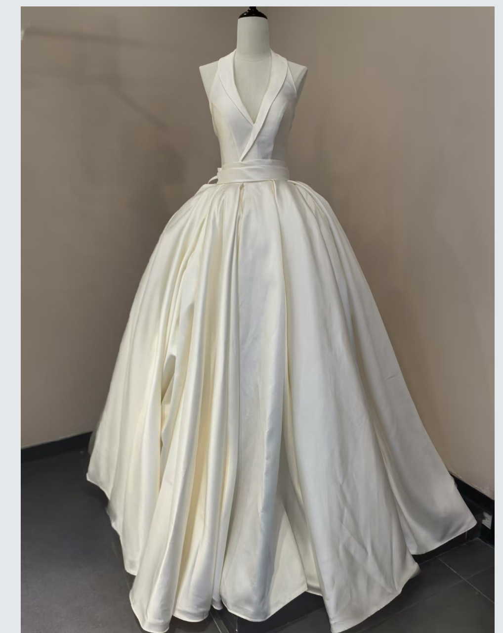 モダンスタイル  ディープ V ネックド ウェディングドレス  トレーニングドレス（ドレス） プリーツ プロムドレス