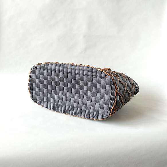 ブラウンステッチの秋冬かごバッグ 7枚目の画像