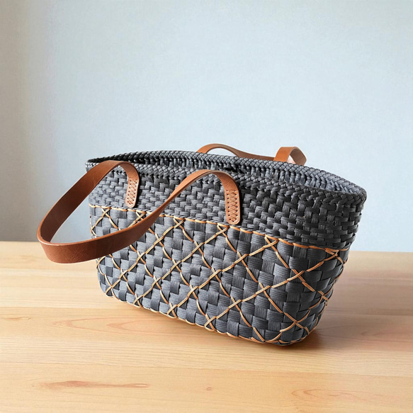 ブラウンステッチの秋冬かごバッグ 4枚目の画像