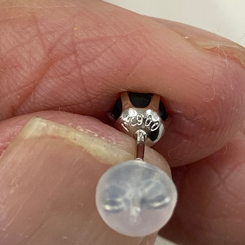 新品未使用】Pt900 天然ブラックダイヤモンド 0.7ct スタッドピアス 