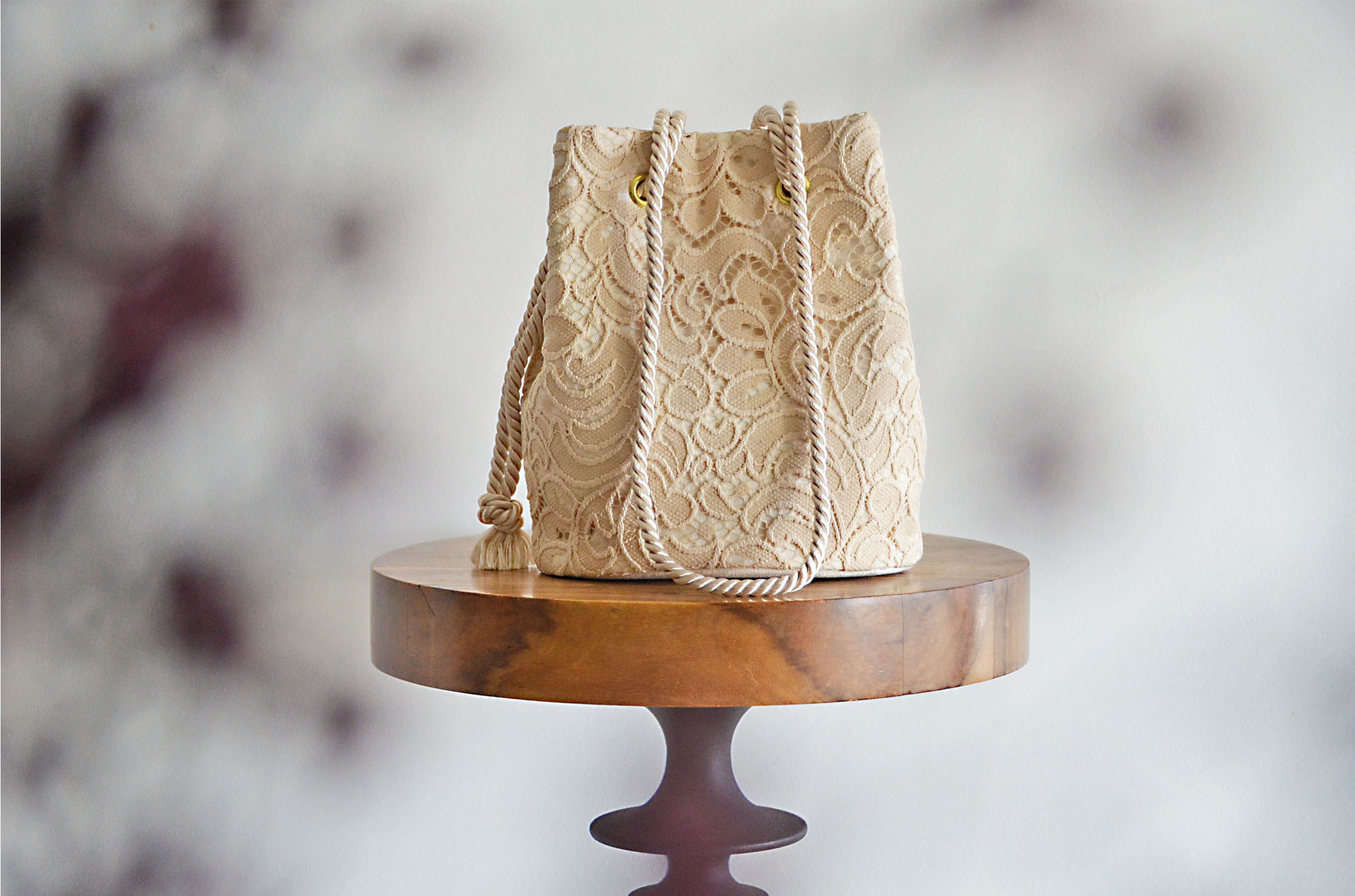 数量限定!   上質レース　リーフアラベスク　バニラ　2way ポシェットマリンバッグ　ミニショルダー　ギフトにも◎