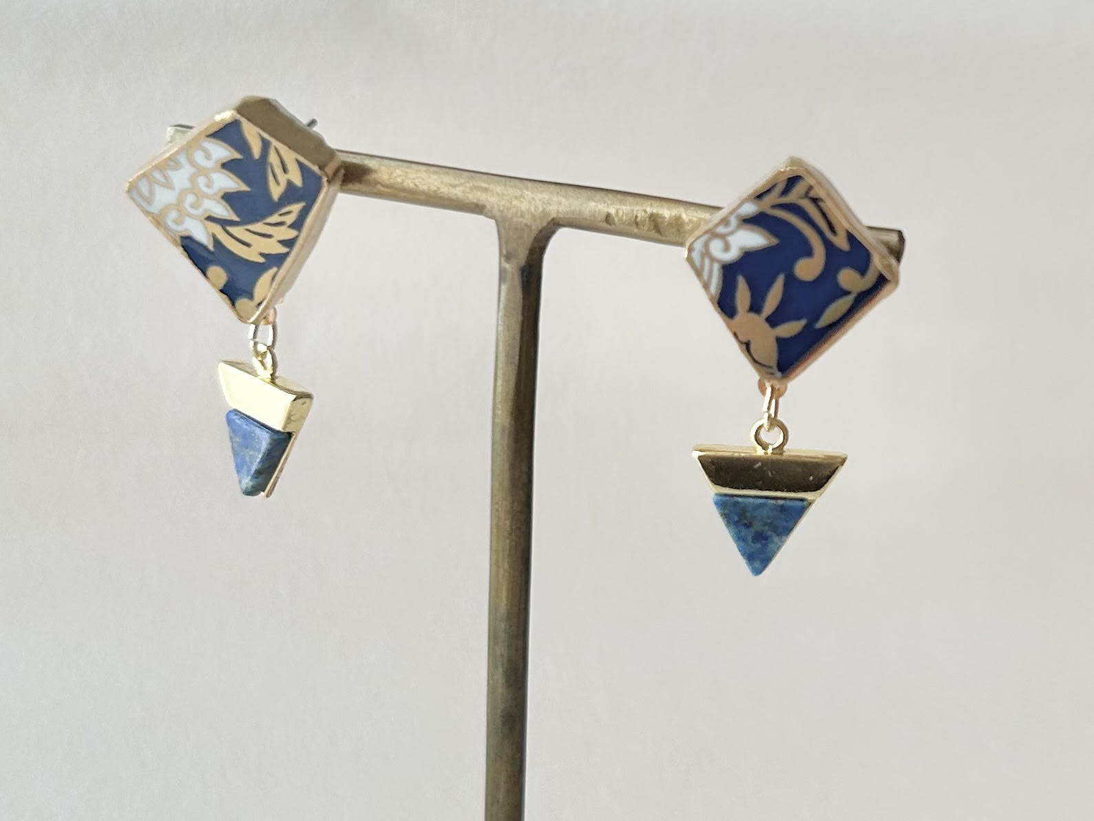 有田焼 　金継ぎ　サージカルステンレスピアス　リーフ柄　ラピスラズリ　揺れる　天然石　伝統工芸　＃302