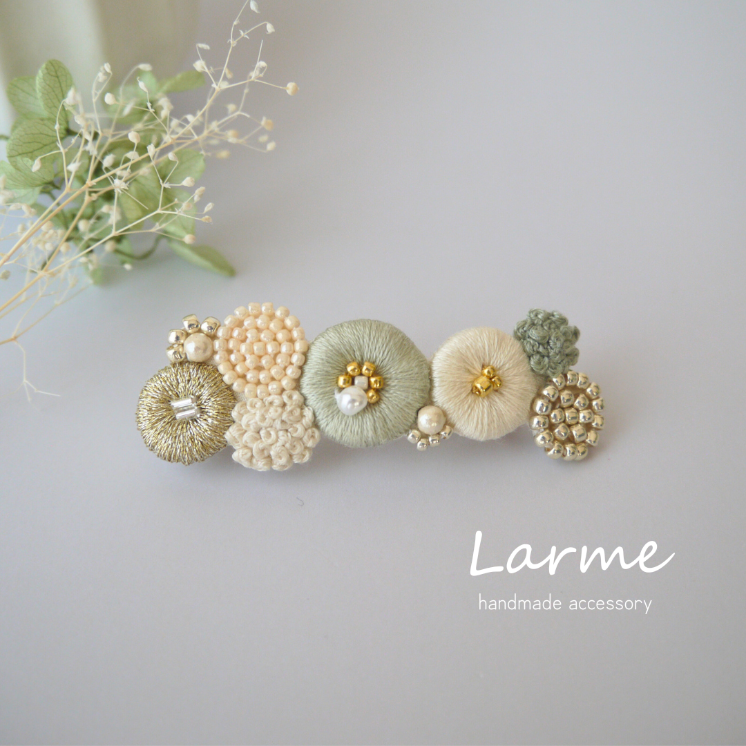 くすみグリーン♡marumaru 刺繍バレッタ