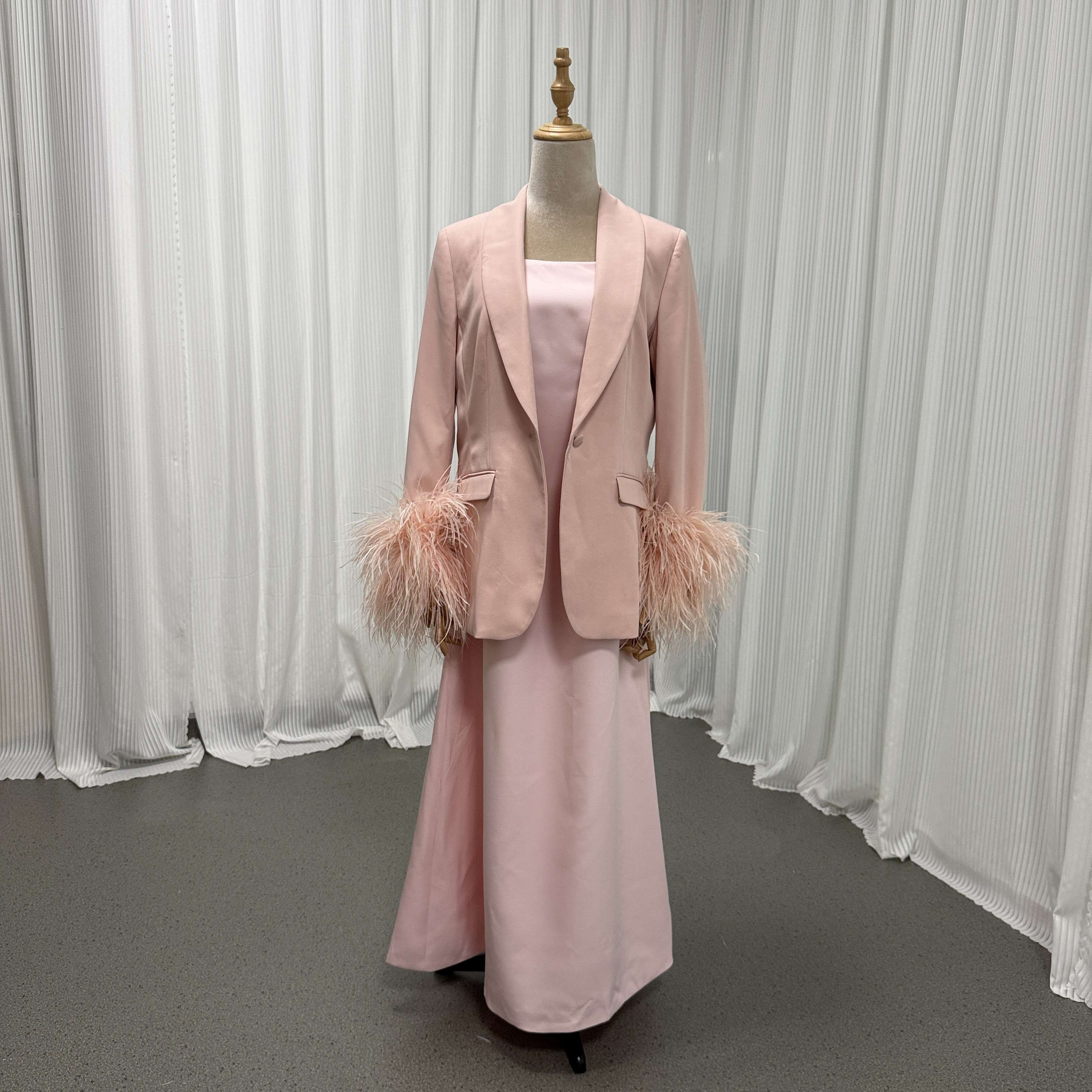 送料無料！タキシード コーラルピンク フェザー ツーピース 前撮り マタニティドレス 抜群におしゃれ度が際立つ