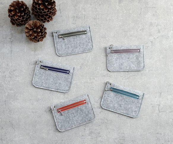 【Creema限定】★送料無料★秋冬のカラフルファスナーが楽しいフェルトポーチ 1枚目の画像