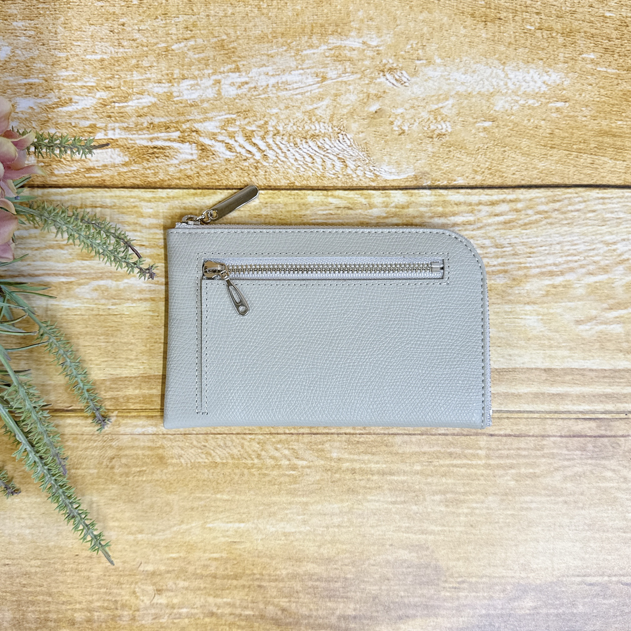 薄くて軽いコンパクトな財布 10枚カードポケット　カラフル ライトグレー　スクイーズ