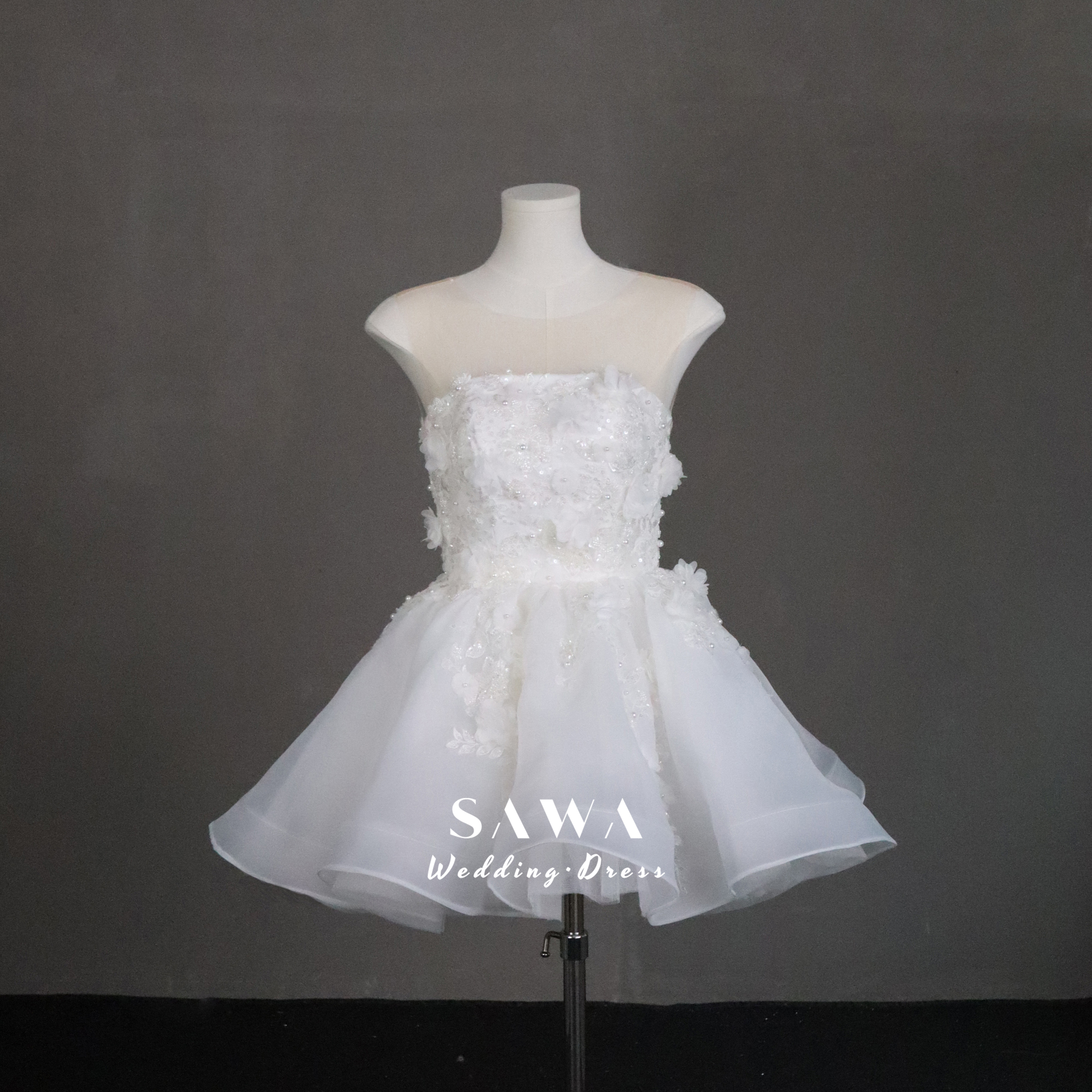 可愛い　ミニドレス　パール付き　高級感　ホワイト　イリュージョンネック　前撮り成人式　ファスナー卒業式音楽会キラキラ刺繍