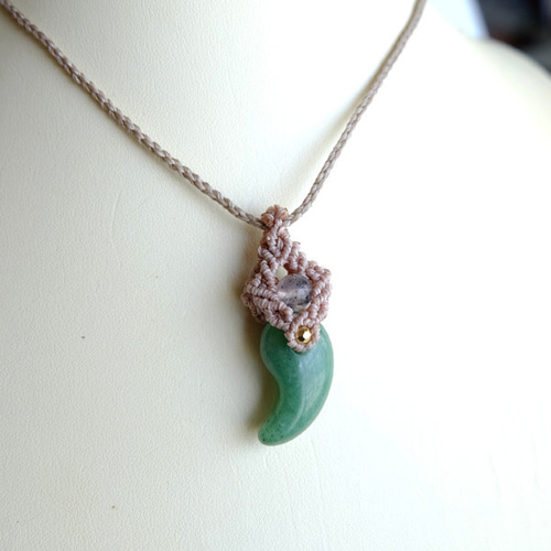 ヒマラヤゴールドアゼツライト・アベンチュリンのマクラメネックレス 勾玉 アベンチュリン（インド産）・アズライト&ヒマラヤローズ