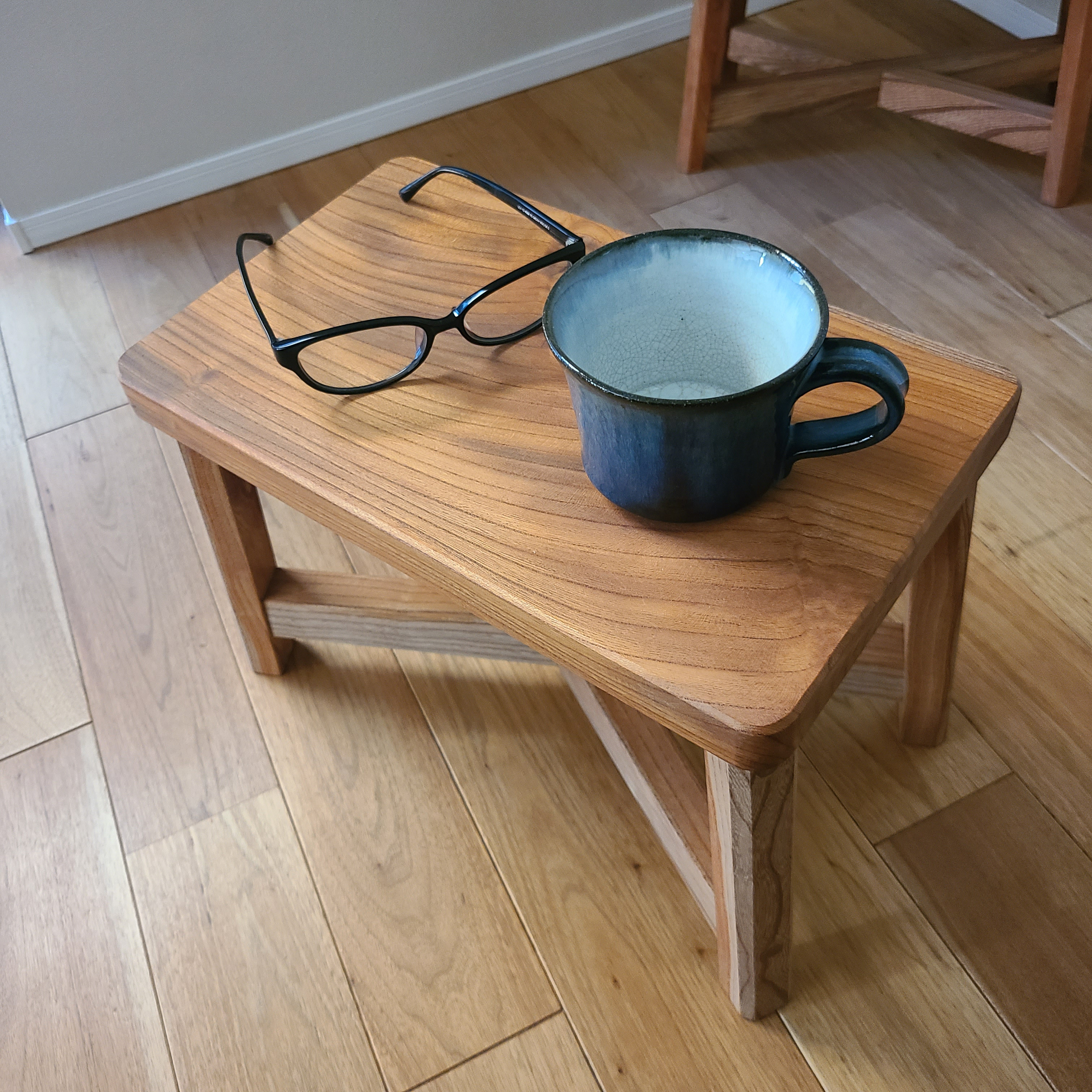 味わい深い大人のスツール⑤　欅　一枚板　サイドテーブル　花台　踏み台　加湿器　台