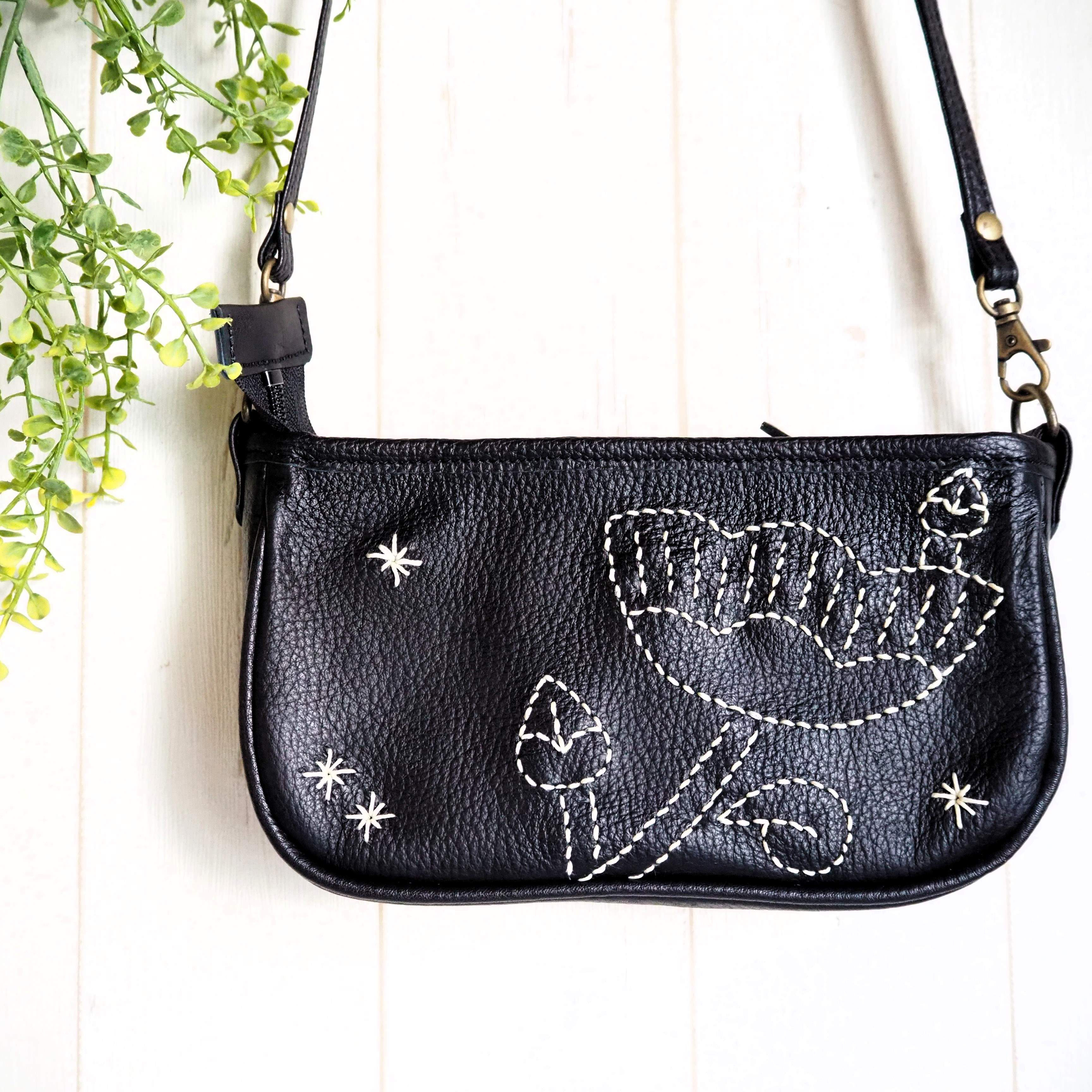 スマホショルダー　フラワーステッチ・チューリップ　ブラック　本革　手縫い　即納