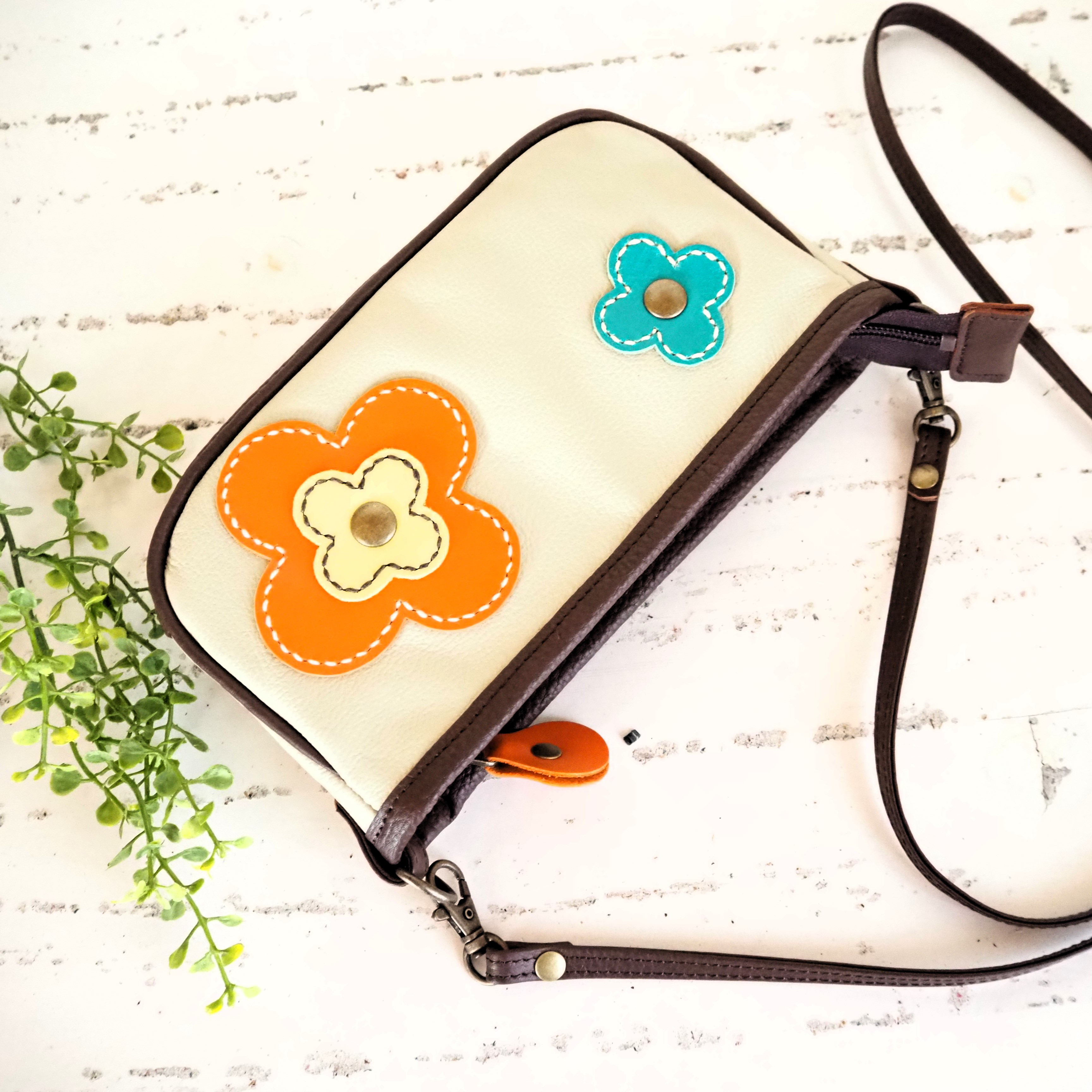 スマホショルダー　フラワーモチーフ　オレンジ×ブラウン　本革　手縫い　即納