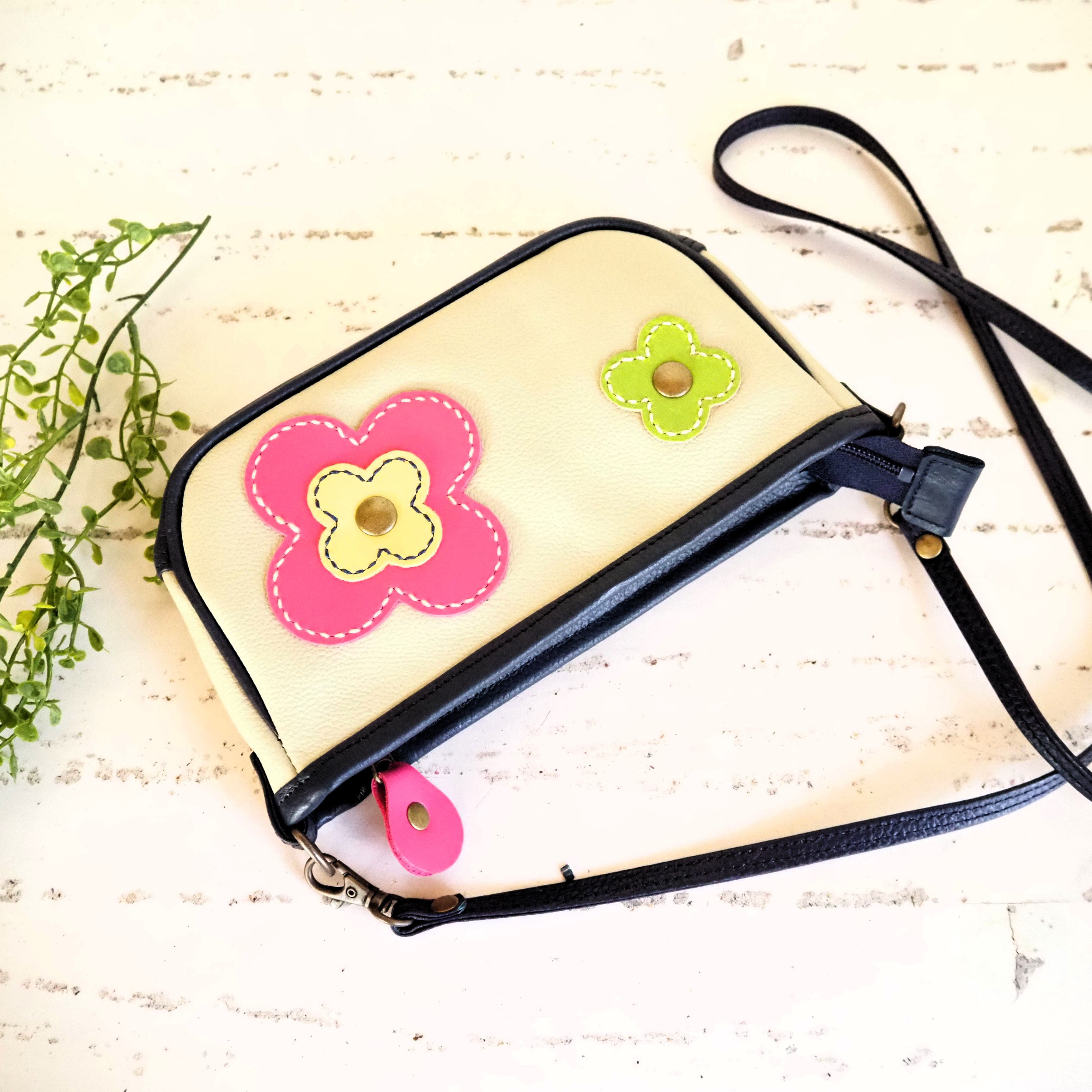 スマホショルダー　フラワーモチーフ　ピンク×ネイビー　本革　手縫い　即納